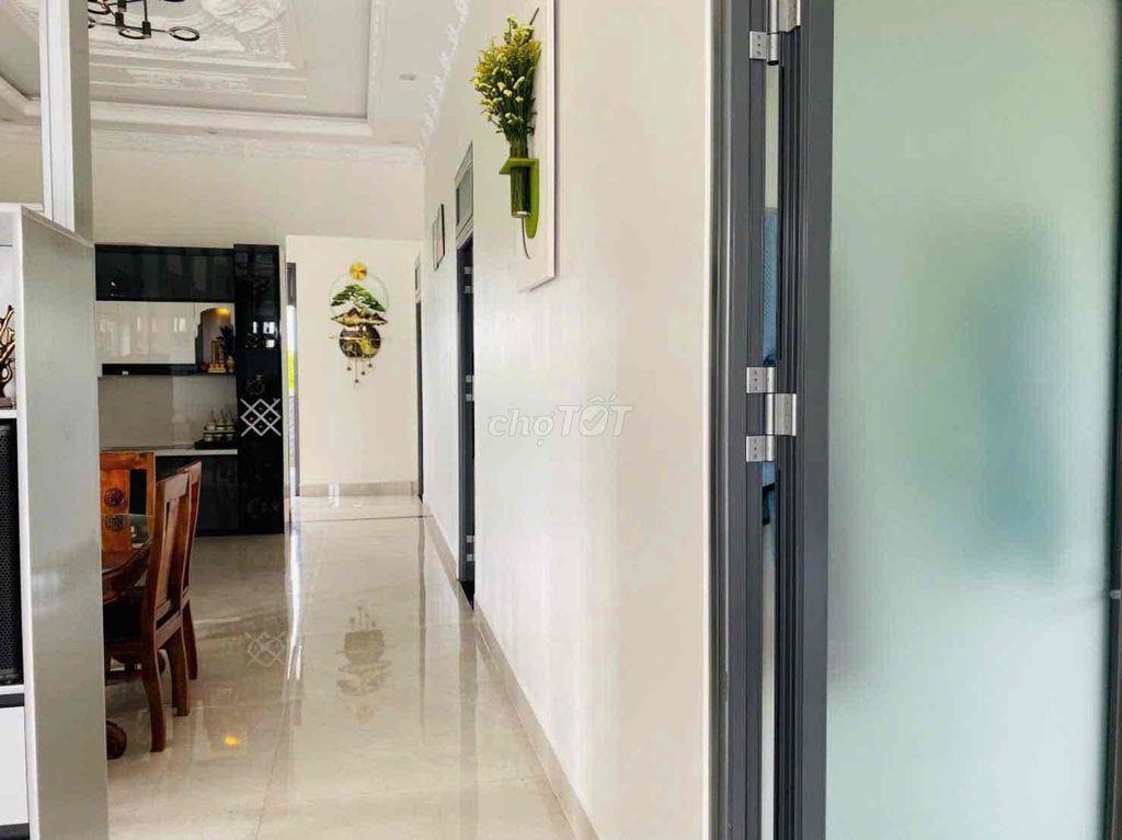 Chính chủ - Mua đất tặng nhà kiên cố, 1 xào đất mặt tiền Nguyễn hoàng