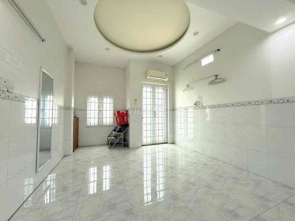 Cho thuê nhà mặt tiền QL1A, P. Hố Nai, Biên Hòa, 220m2