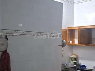 nhà cho thuê nguyên căn 2 phòng1 khách 1 vệ sinh có để xe có máy lạnh