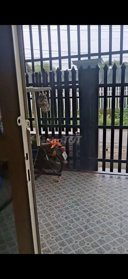 nhà cho thuê nguyên căn 2 phòng1 khách 1 vệ sinh có để xe có máy lạnh