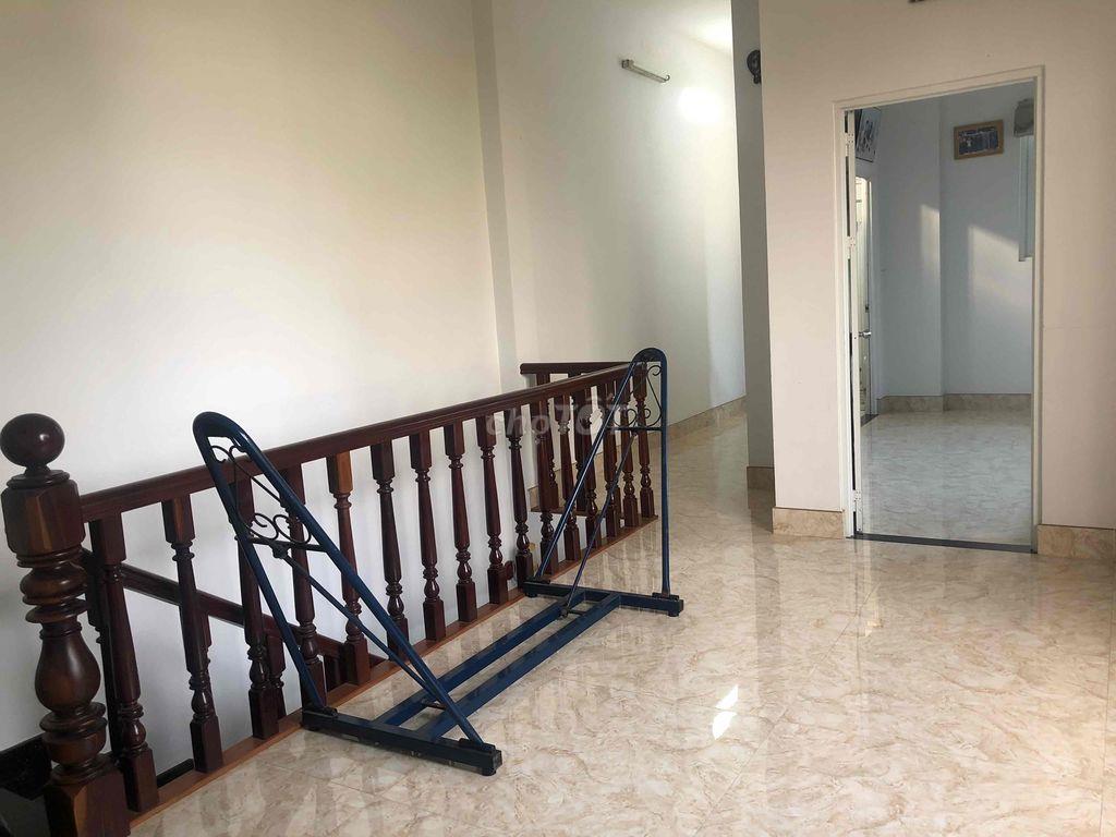 Nhà cho thuê phú hữu NT cách phà Cát Lái 1.5k,. Yêu cầu không thờ cúng