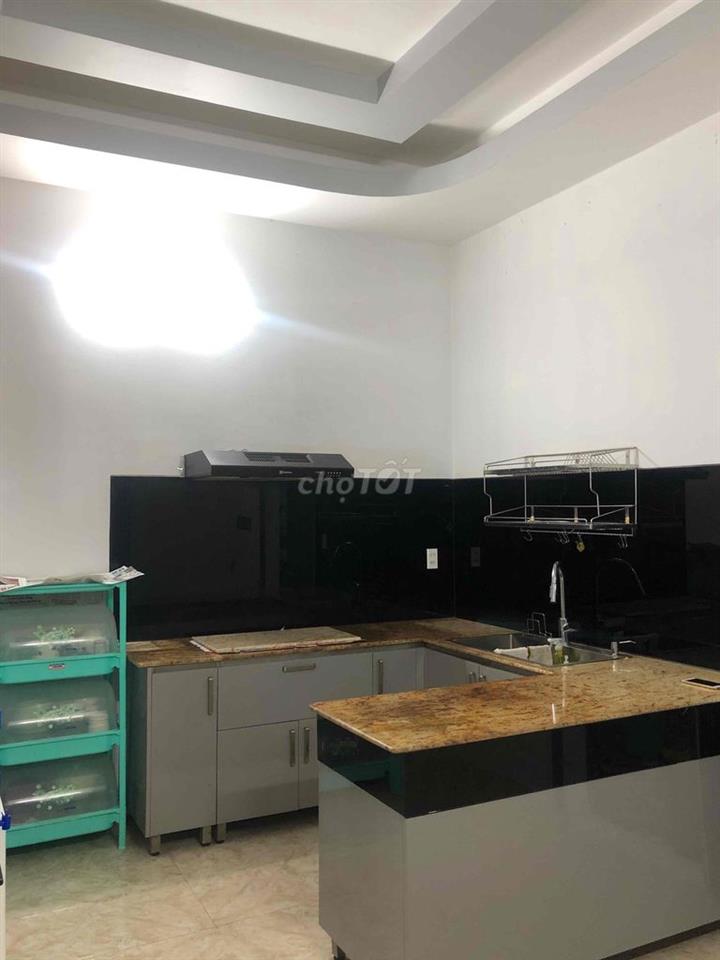 Nhà cho thuê phú hữu NT cách phà Cát Lái 1.5k,. Yêu cầu không thờ cúng