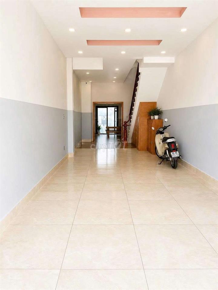 Nhà Trung Tâm Kế Bên ITO