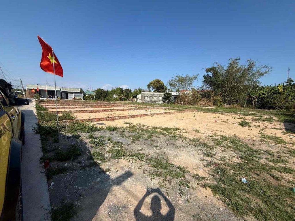 Đất nền full thổ cư hẻm xe hơi sát trường học và TT hành chính xã P. A