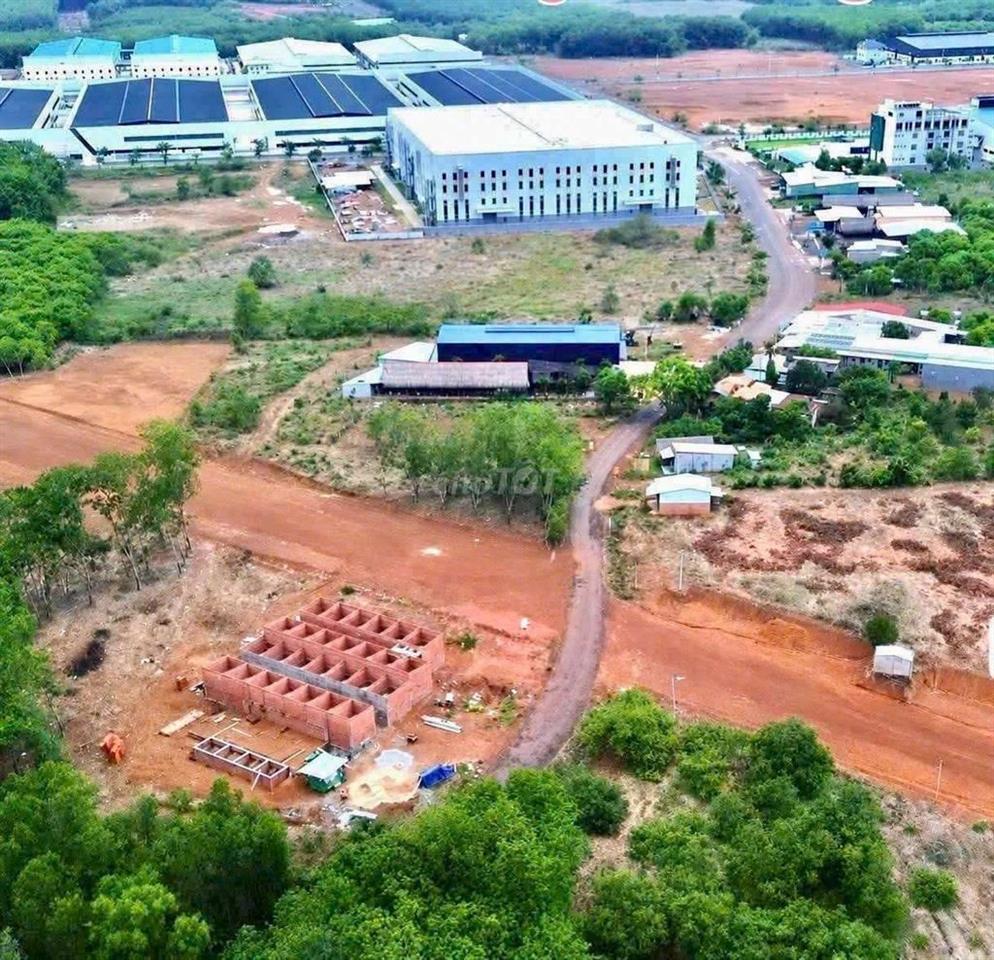 đất phường Đồng Xoài 200m2 có 100 thổ cư. sát các khu công nghiệp lớn