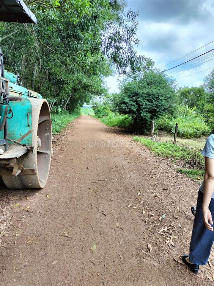 chính chủ cần bán lô đất 300m2 có 100m đất thổ cư sát khu công nghiệp