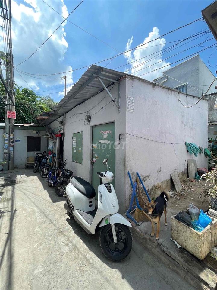 nhà 3 mặt tiền hẻm thông hết.ngay chủ có sổ đỏ