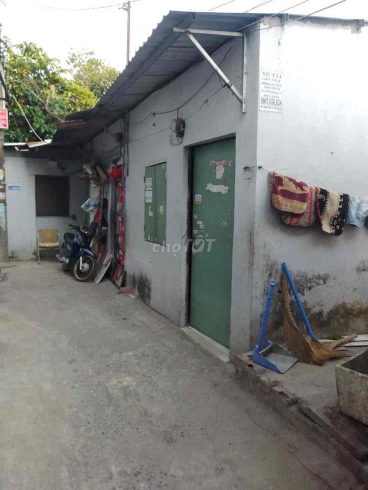 nhà 3 mặt tiền hẻm thông hết ngay chủ có sổ đỏ