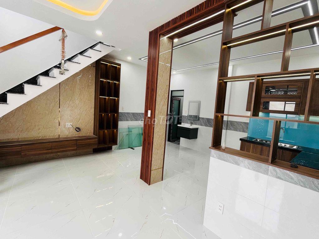 Nhà SHR_giáp Thủ Đức_40m2 Thổ cư _lầu trệt