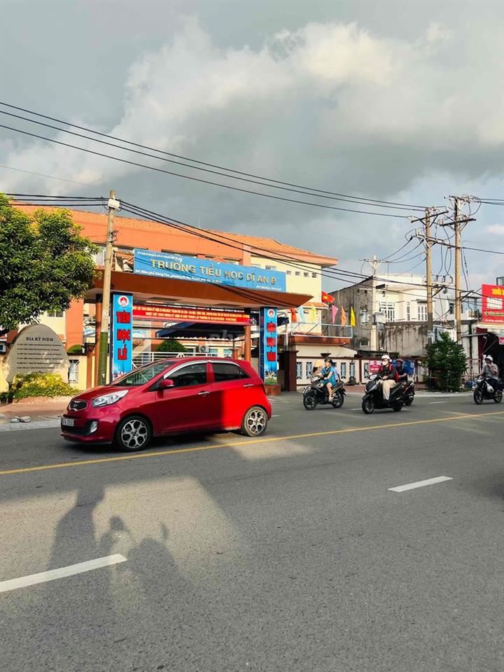 Nhà SHR lầu Trệt 3pn 64m2 Phan Bội Châu P.Dĩ An