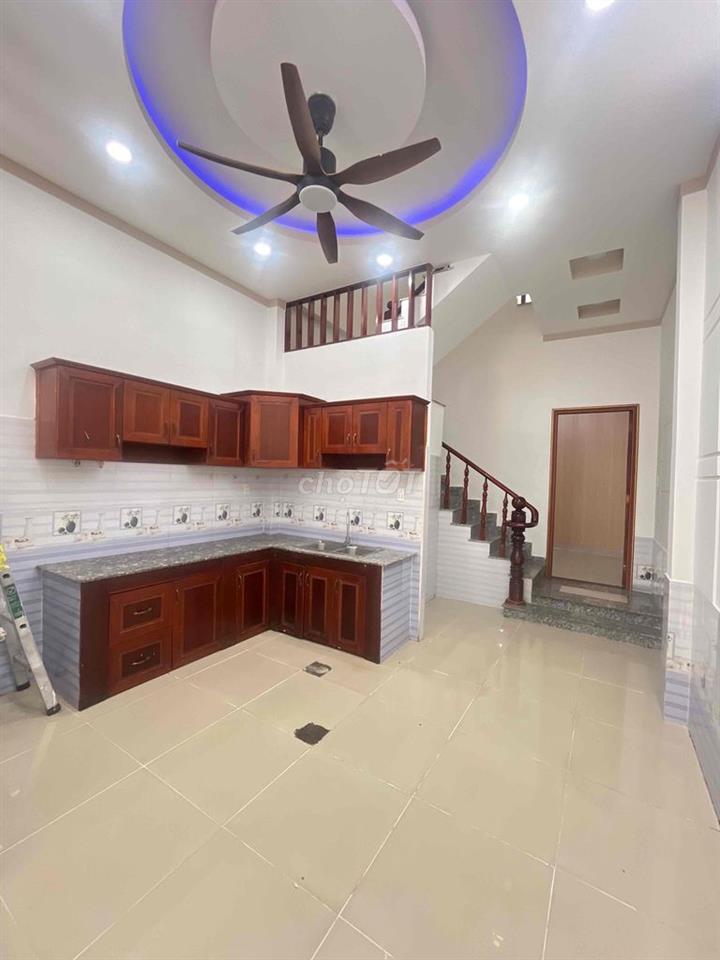 Nhà SHR liền kề khu dân cư sát quốc lộ 1k