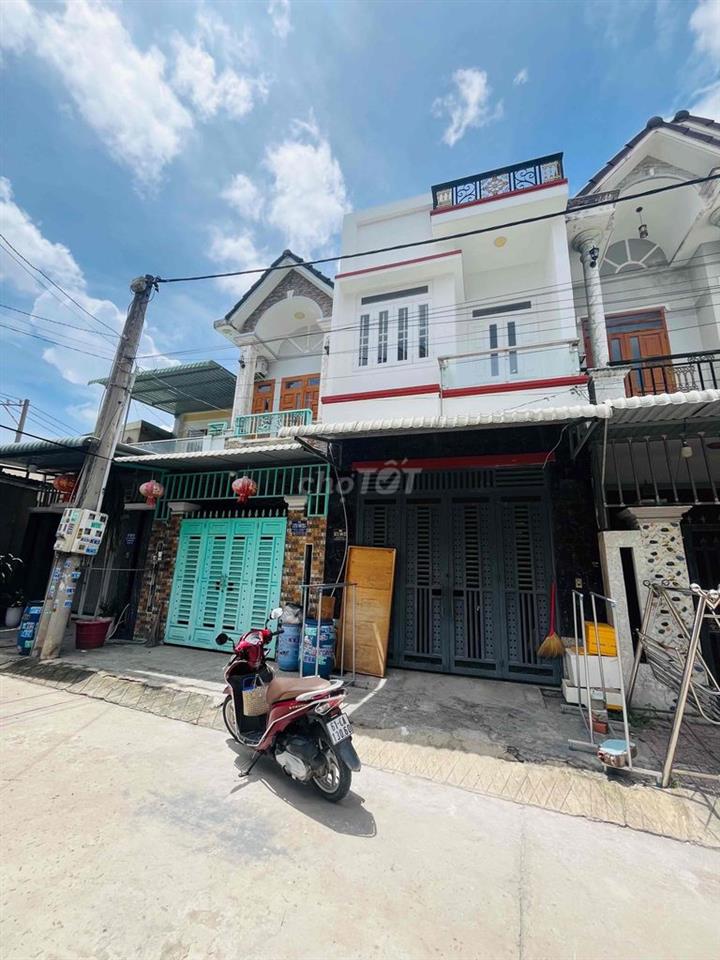 Nhà SHR liền kề khu dân cư sát quốc lộ 1k