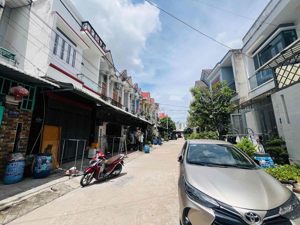 Nhà SHR liền kề khu dân cư sát quốc lộ 1k