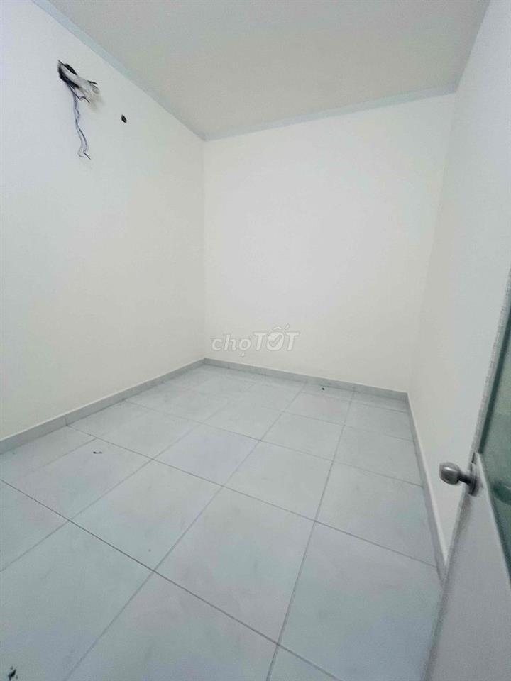 Nhà sổ hồng riêng Sân ô tô DT 95,6m2