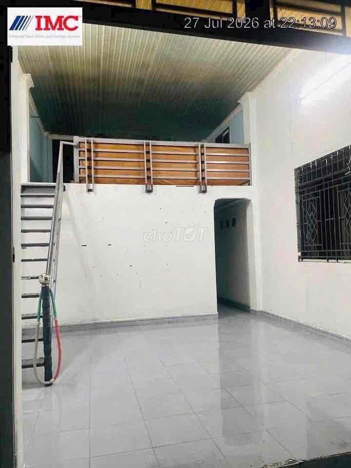Nhà lầu trệt 30m2 Tc 100% 2pn 2vs gần ngã tư mồi