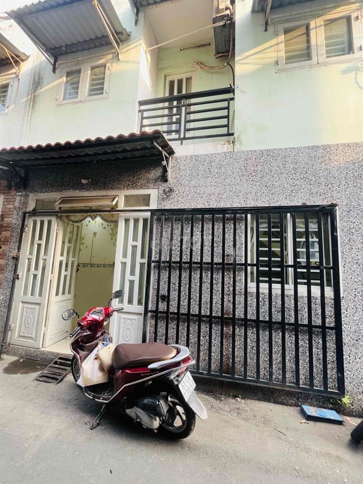 Nhà lầu trệt 30m2 Tc 100% 2pn 2vs gần ngã tư mồi