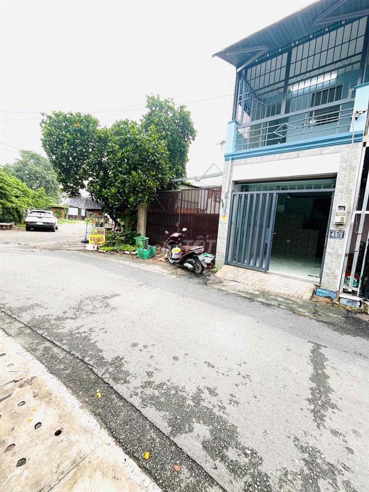 Nhà SHR lầu trệt mặt tiền đường nhựa Nguyễn Bính Dt 27,3m2