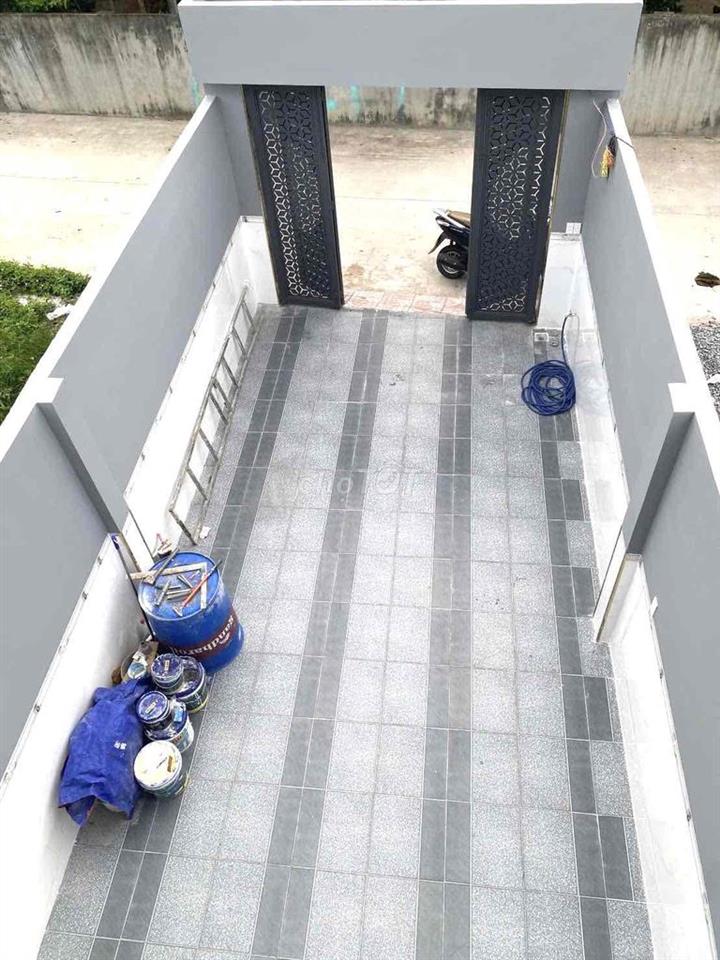 Nhà xây mới hoàn toàn có sân ô tô 3pn DT 90,8m2 gần ngã tư Bình Thung