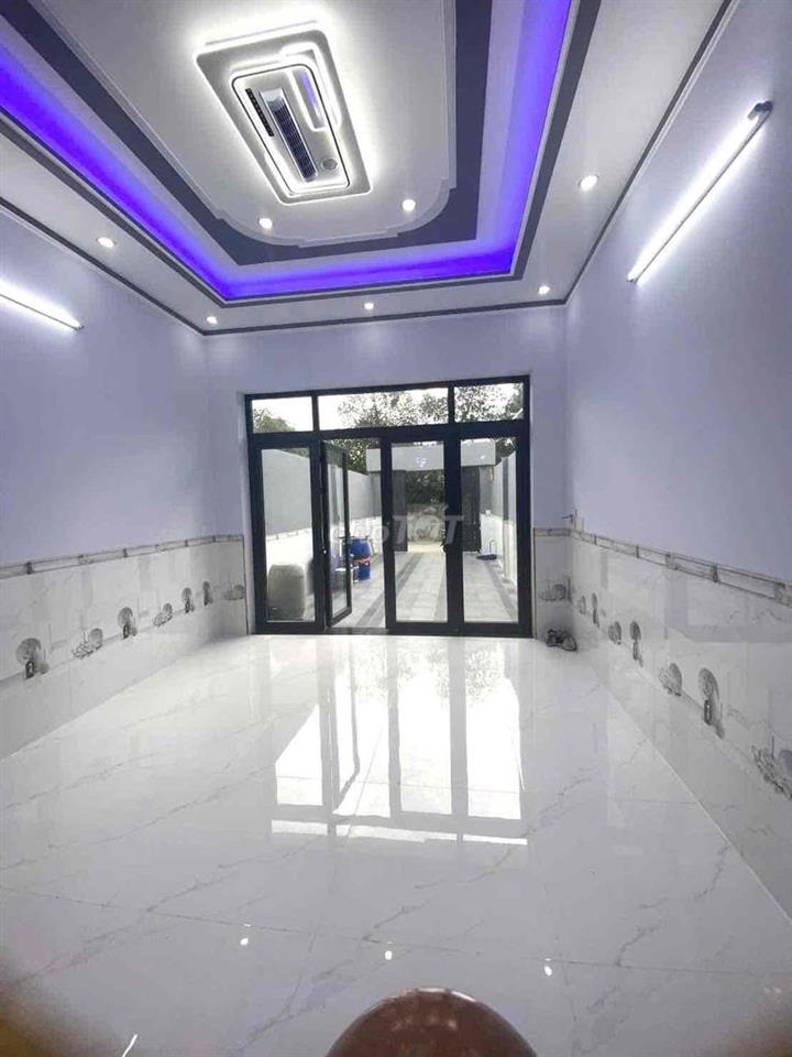 Nhà xây mới hoàn toàn có sân ô tô 3pn DT 90,8m2 gần ngã tư Bình Thung