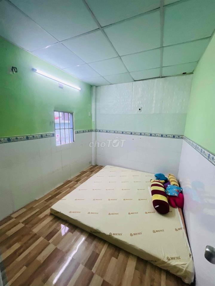 Nhà Sổ chung lầu trệt 2pn 2wc đường 4m gần ngã tư Bình Trị