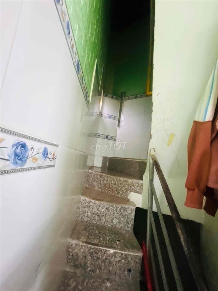 Nhà Sổ chung lầu trệt 2pn 2wc đường 4m gần ngã tư Bình Trị