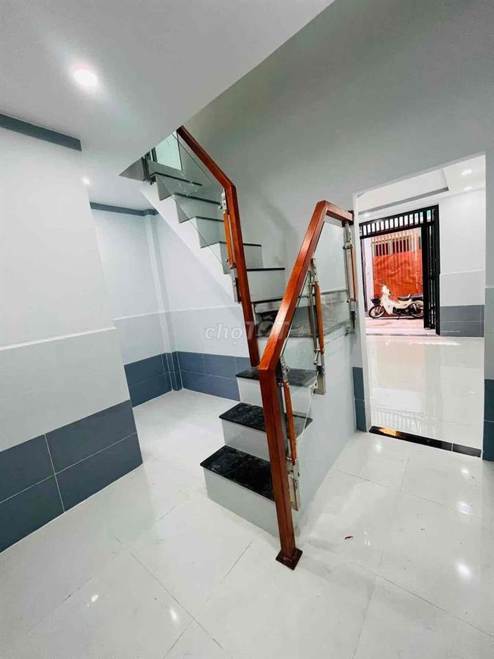 Nhà lầu trệt sạch sẽ_thổ cư 36m2_ngay trường cấp 1,2 Đông Hoà
