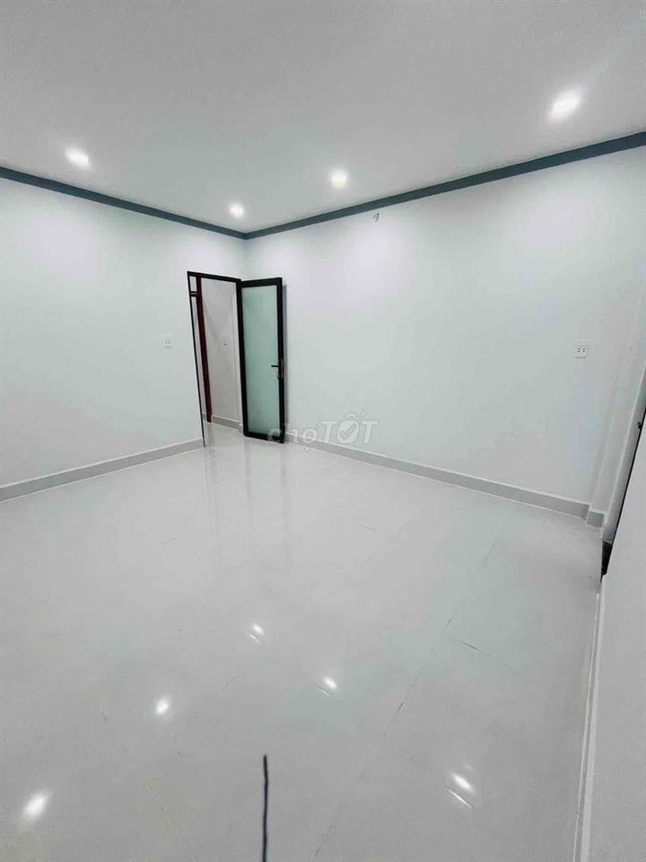 Nhà lầu trệt sạch sẽ_thổ cư 36m2_ngay trường cấp 1,2 Đông Hoà