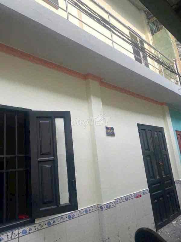 nhà 32m2_lầu trệt _gần Hồ Bơi Donal đường Dt743 vô chút