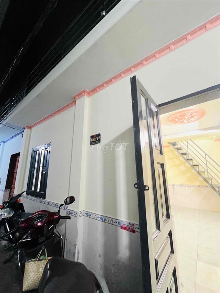 nhà 32m2_lầu trệt _gần Hồ Bơi Donal đường Dt743 vô chút