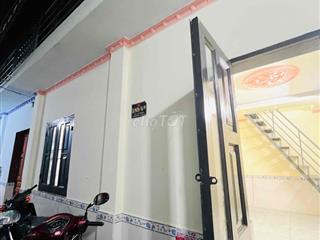 nhà 32m2_lầu trệt _gần Hồ Bơi Donal đường Dt743 vô chút