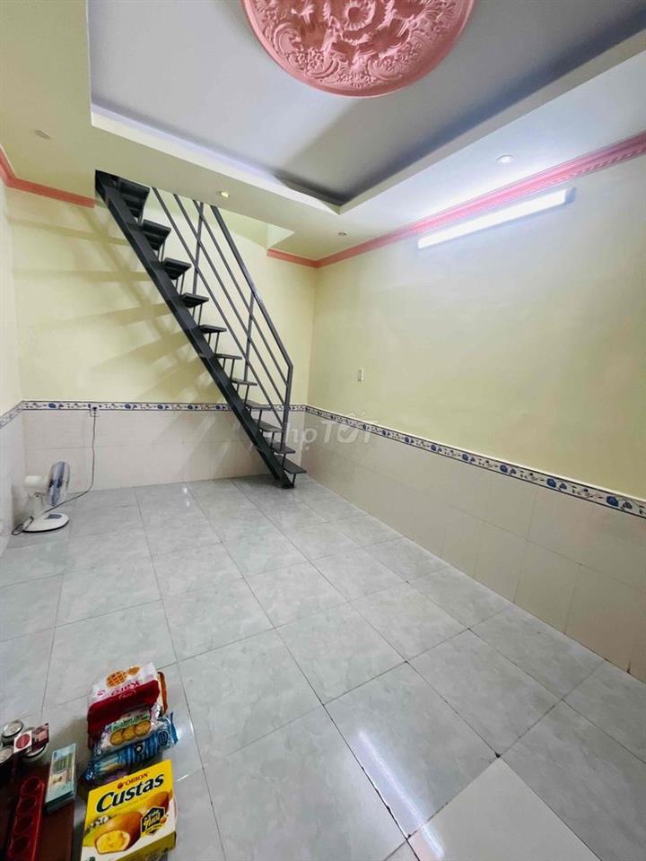 nhà 32m2_lầu trệt _gần Hồ Bơi Donal đường Dt743 vô chút