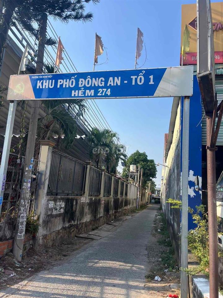 nhà 32m2_lầu trệt _gần Hồ Bơi Donal đường Dt743 vô chút