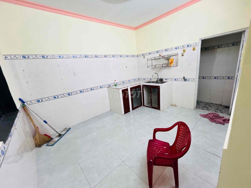 nhà 32m2_lầu trệt _gần Hồ Bơi Donal đường Dt743 vô chút
