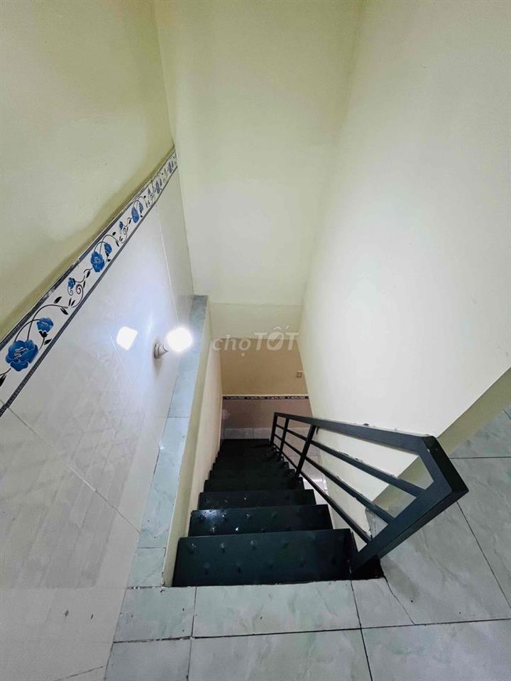 nhà 32m2_lầu trệt _gần Hồ Bơi Donal đường Dt743 vô chút