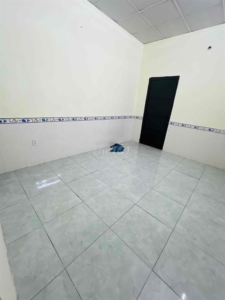nhà 32m2_lầu trệt _gần Hồ Bơi Donal đường Dt743 vô chút