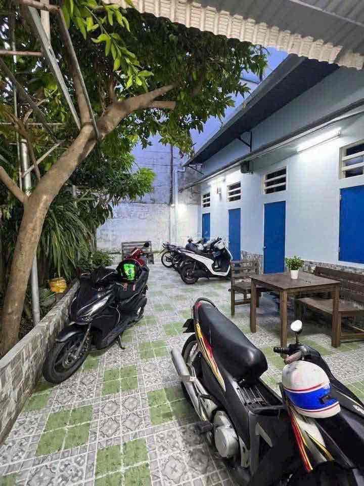 Nhà + 5 phòng trọ DT 152m2 thổ cư 100%