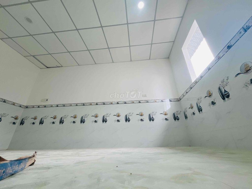 nhà lầu trệt DT đất 17m2 gầb trung tâm y tế khu vực Dĩ An