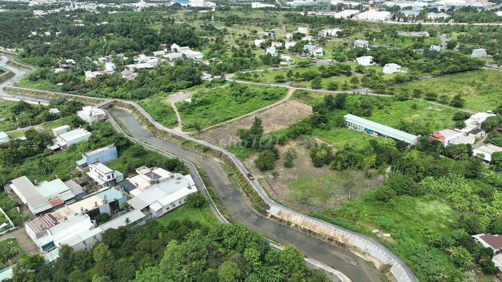 Bán 1200m2 Giáp sông suối-Cách Mekong Resort Long thành 800m- Nở hậu đ