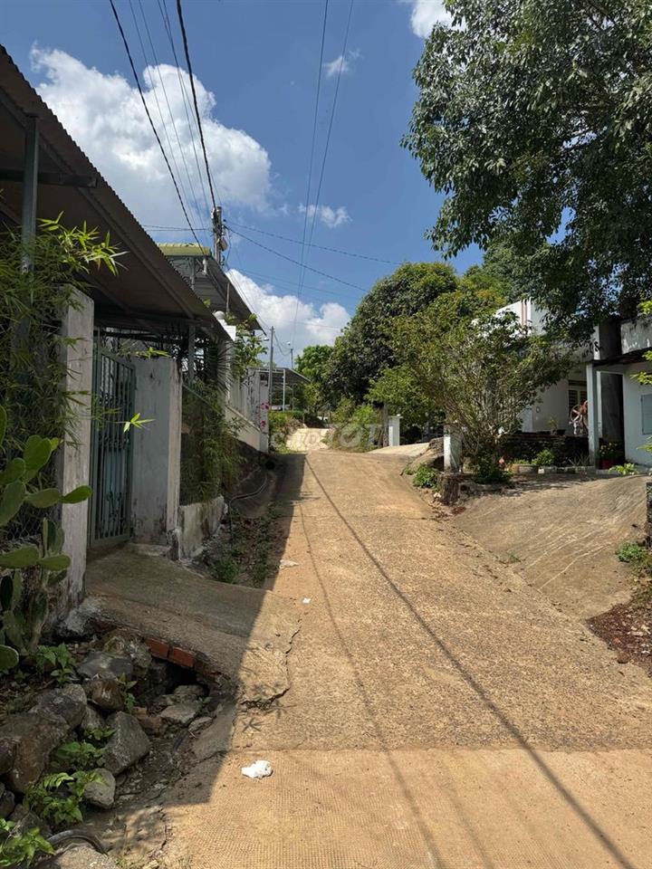 Cần bán 2300m đất tại TT Định Quán
