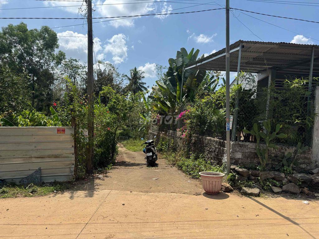 Cần bán 2300m đất tại TT Định Quán
