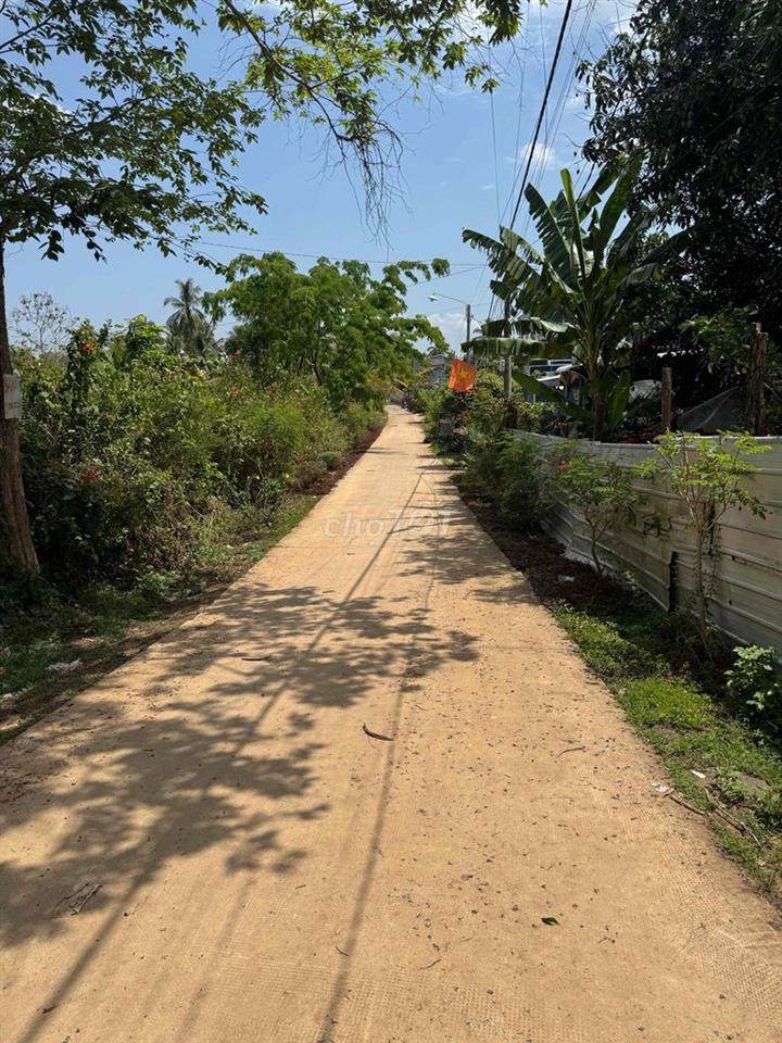 Cần bán 2300m đất tại TT Định Quán