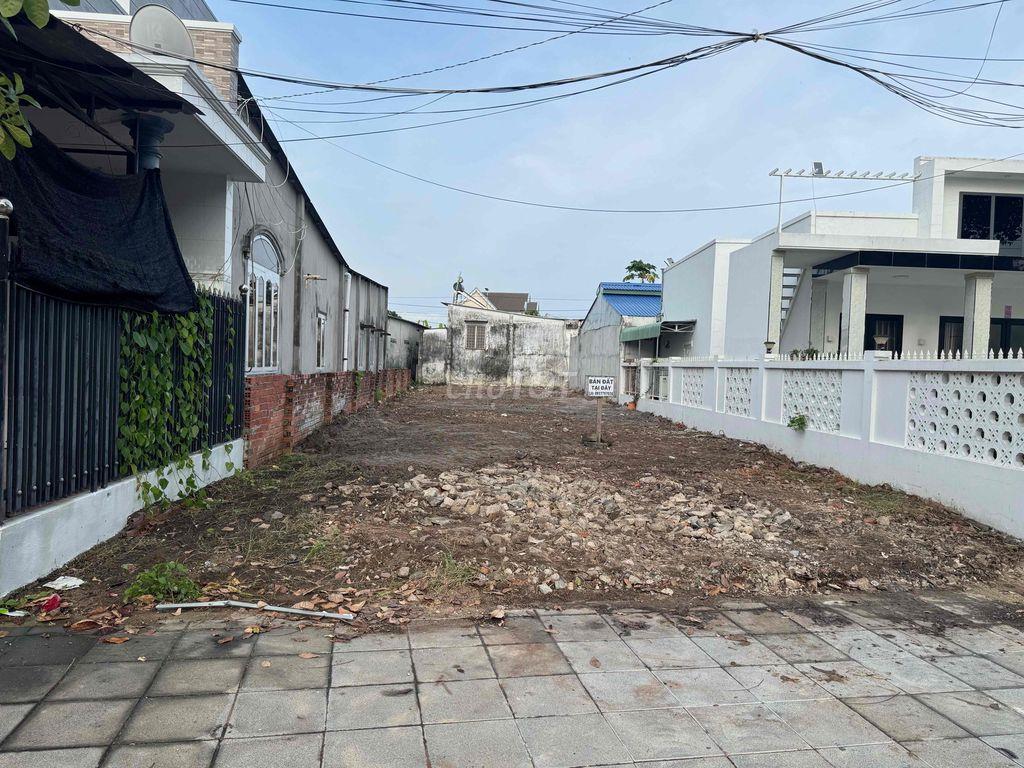 Cần bán lô đất ở ngang 8,1m mặt tiền bùi công minh