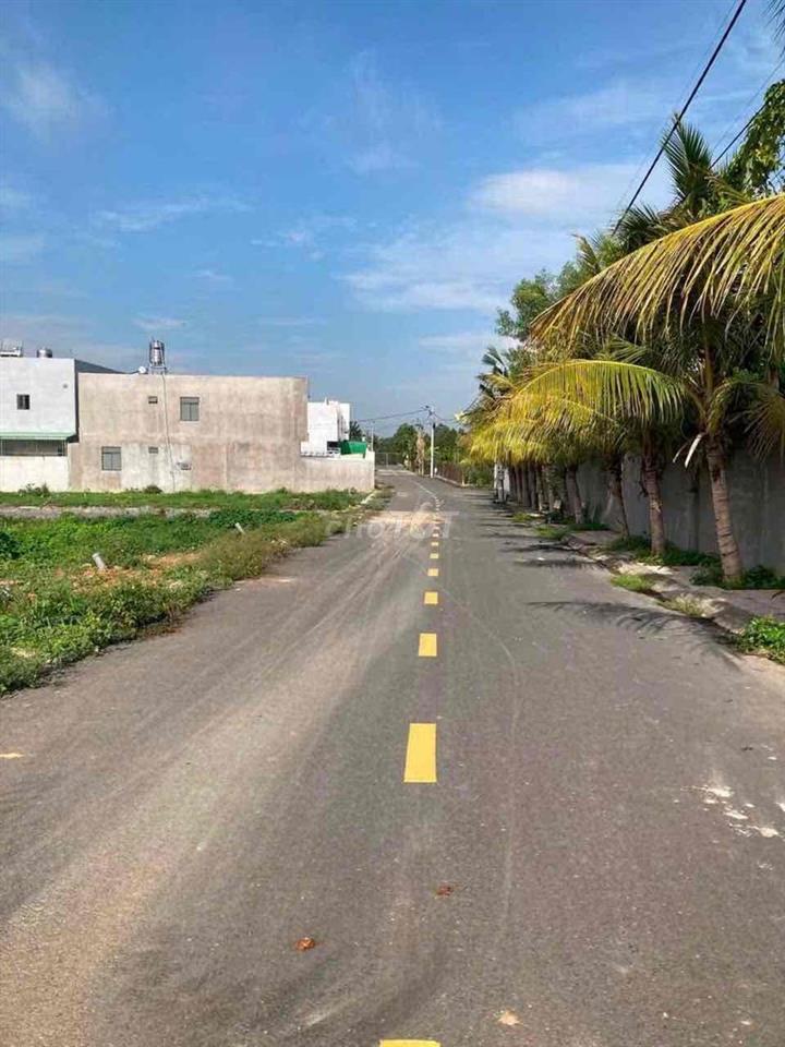 CHÚ 9 CẦN BÁN GẤP LÔ ĐẤT Ở GẦN NHÀ THỜ TÂN TRIỀU