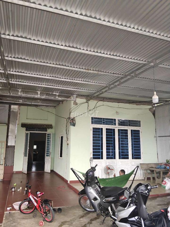Đất vườn có 300m2 thổ cư, và nhà cấp 4 lớn