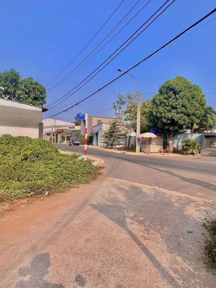 Nền trung tâm Long Khánh cách Hồ Thị Hương 500m