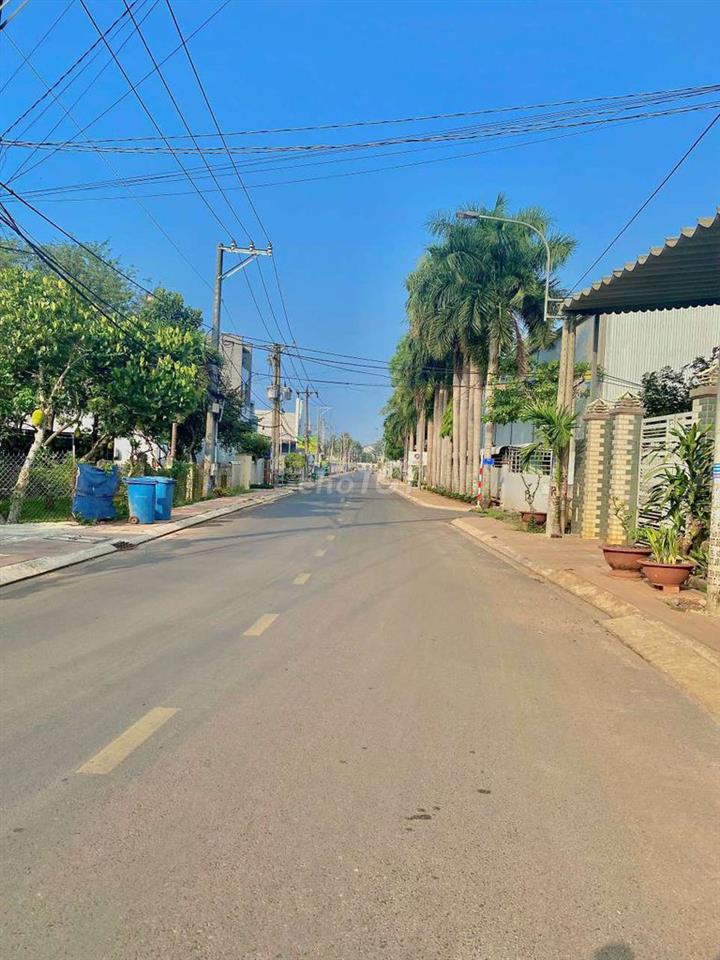 Nền trung tâm Long Khánh cách Hồ Thị Hương 500m