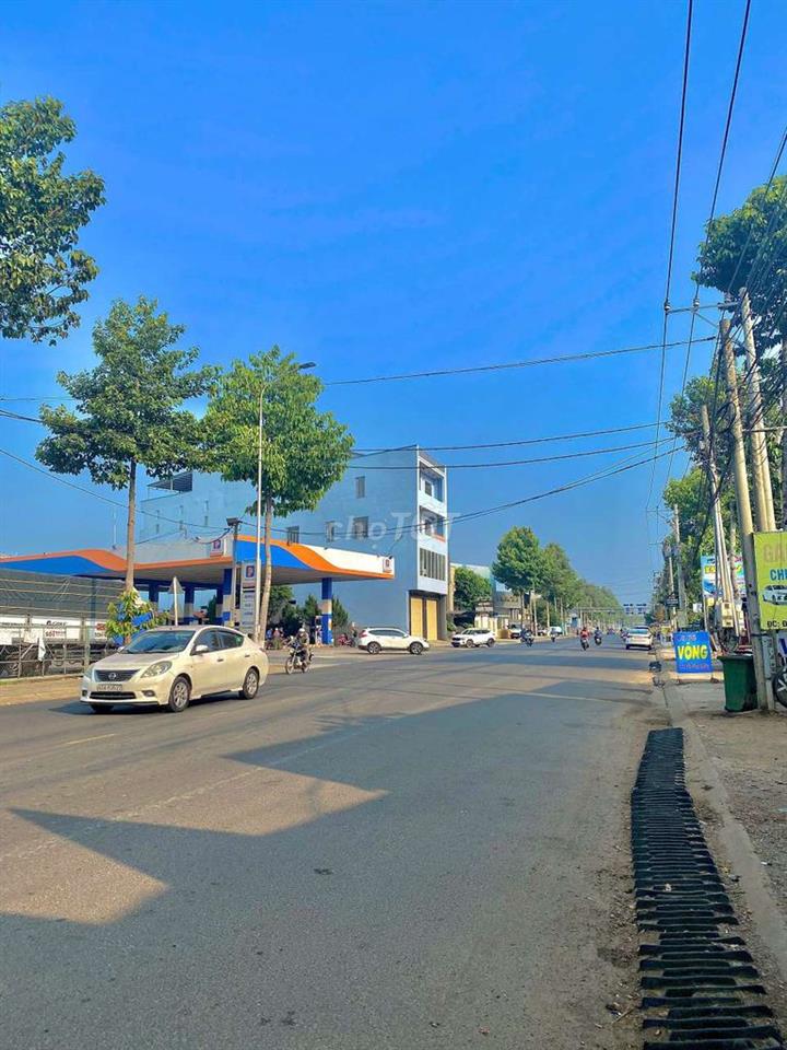 Nền trung tâm Long Khánh cách Hồ Thị Hương 500m