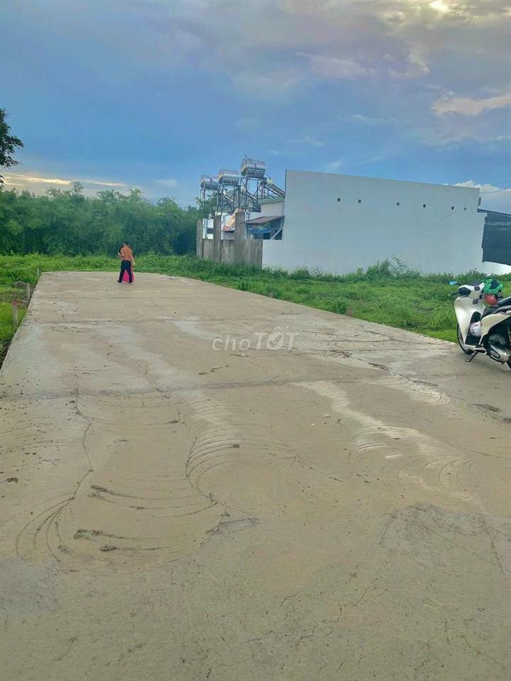 Đất nền gần Chợ, trường học, ủy ban, khu công nghiệp
