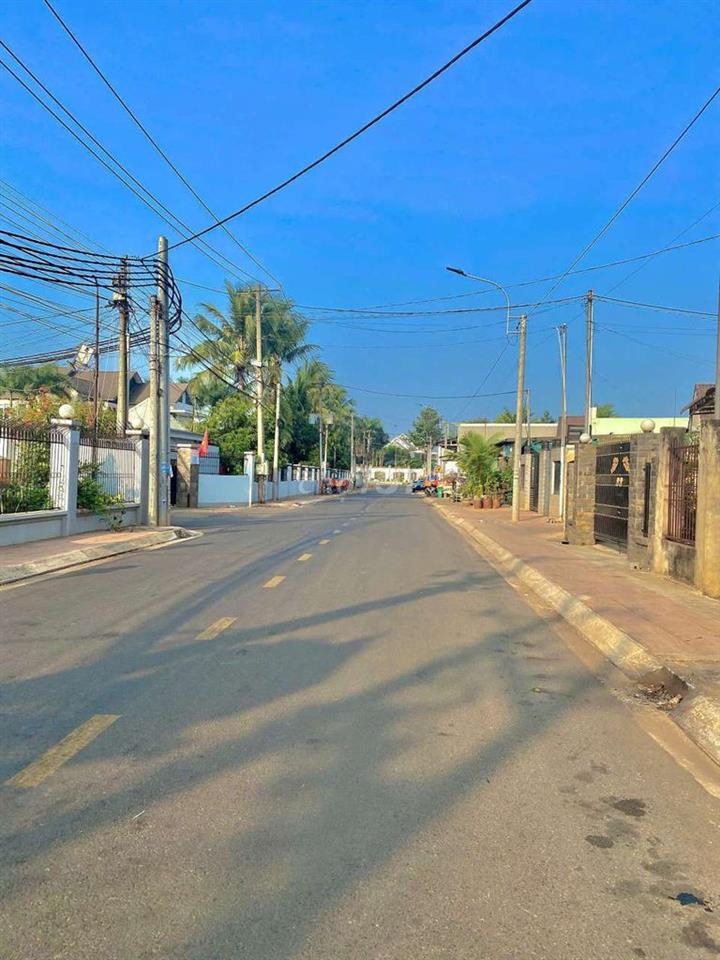 Bán đất trung tâm Long Khánh đối diện dãy 10 căn nhà phố