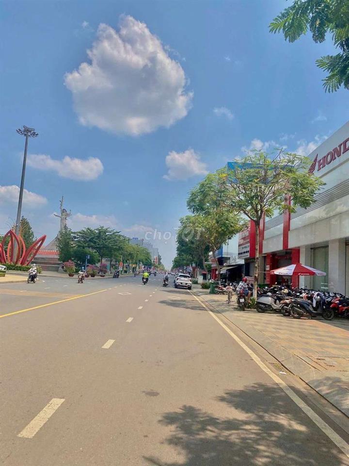 Bán đất trung tâm Long Khánh đối diện dãy 10 căn nhà phố